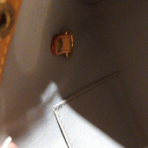 Authentic Louis Vuitton monogram Vernis Roxbury Drive cream handbag. - Picture 10 of 16